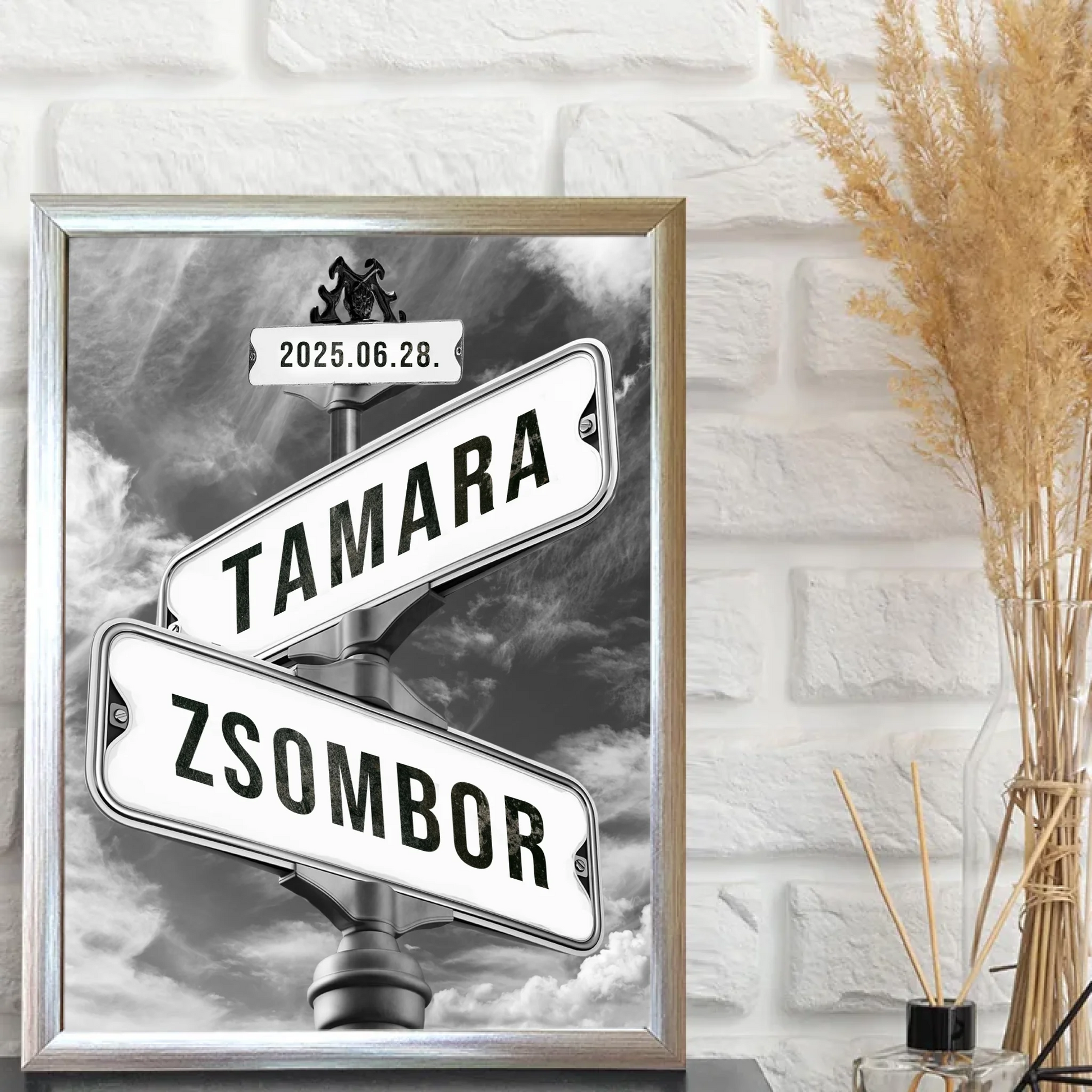1-egyedi-ajandekok-frame-mockup-ezust
