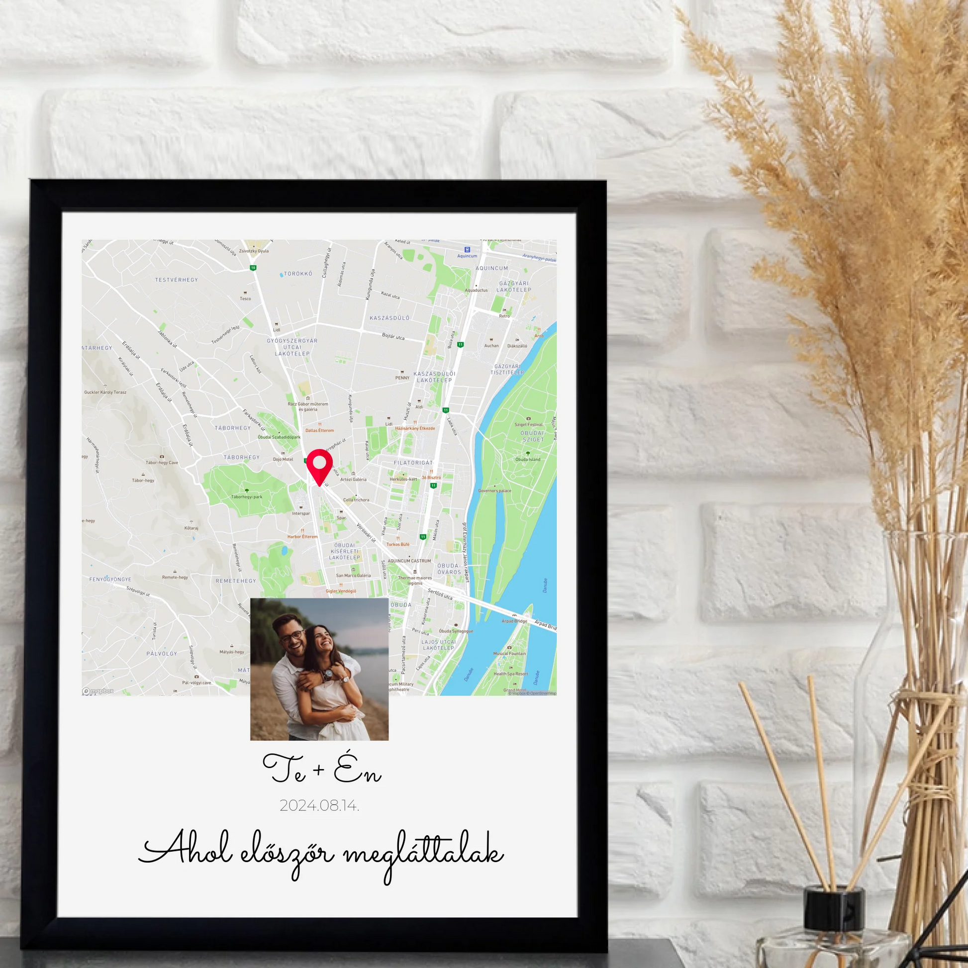 1-egyedi-ajandekok-frame-mockup-fekete