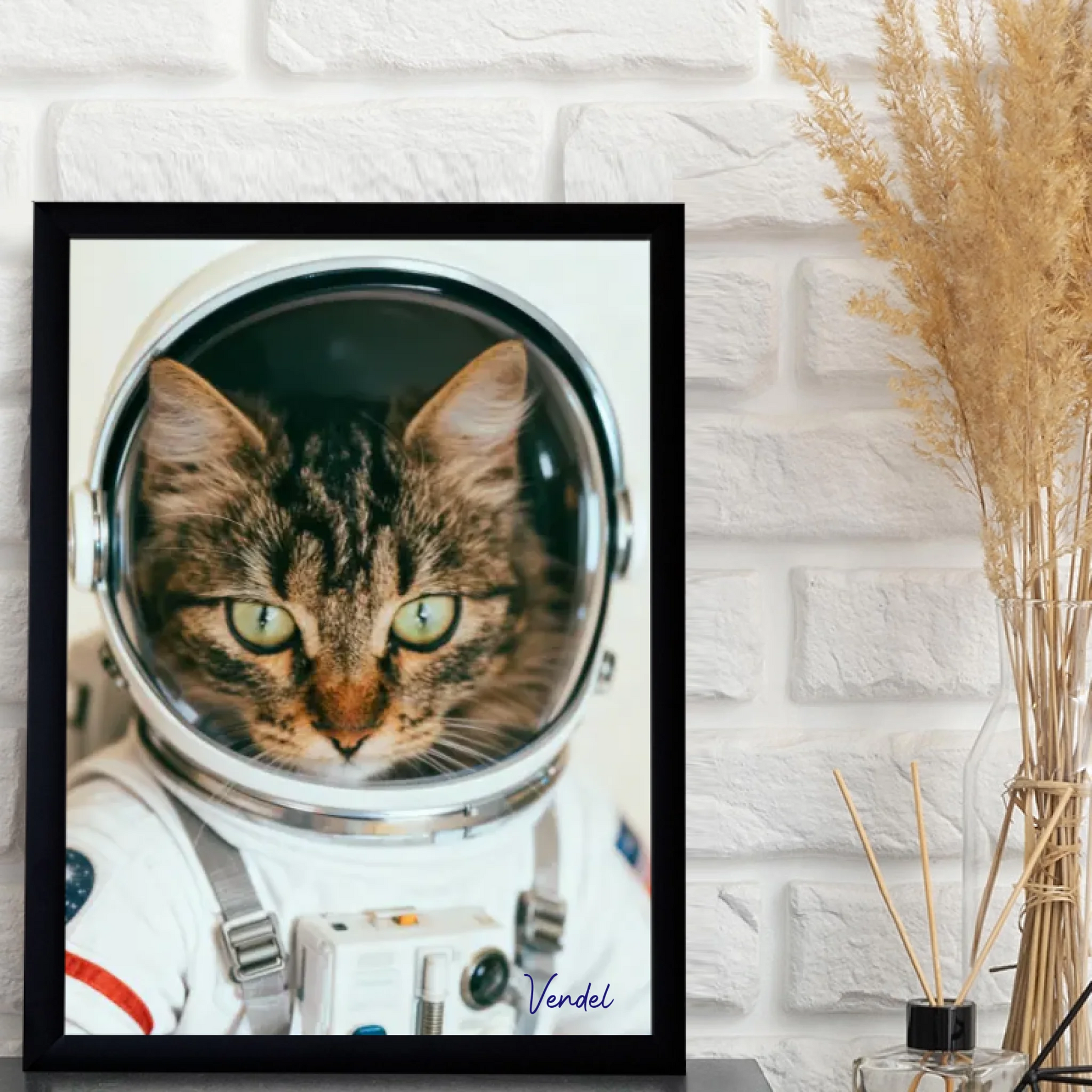 1-egyedi-ajandekok-frame-mockup-fekete