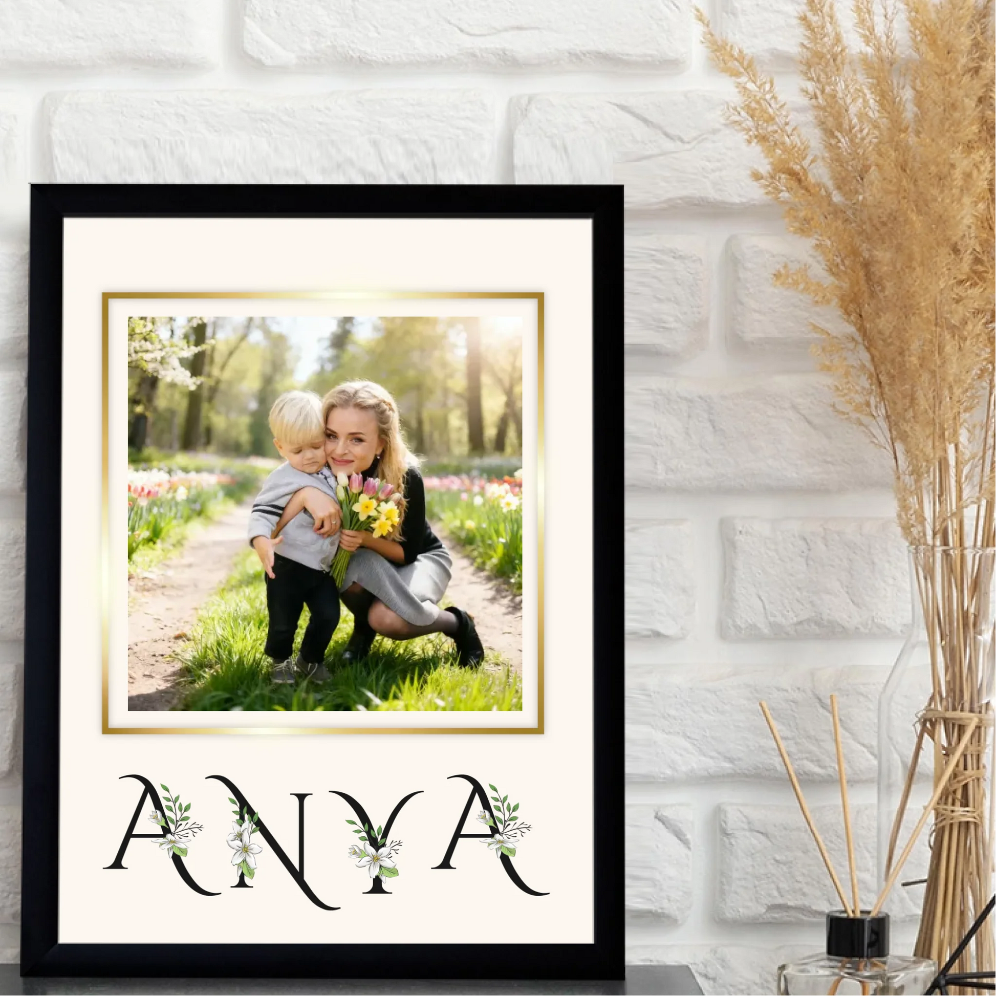 1-egyedi-ajandekok-frame-mockup-fekete