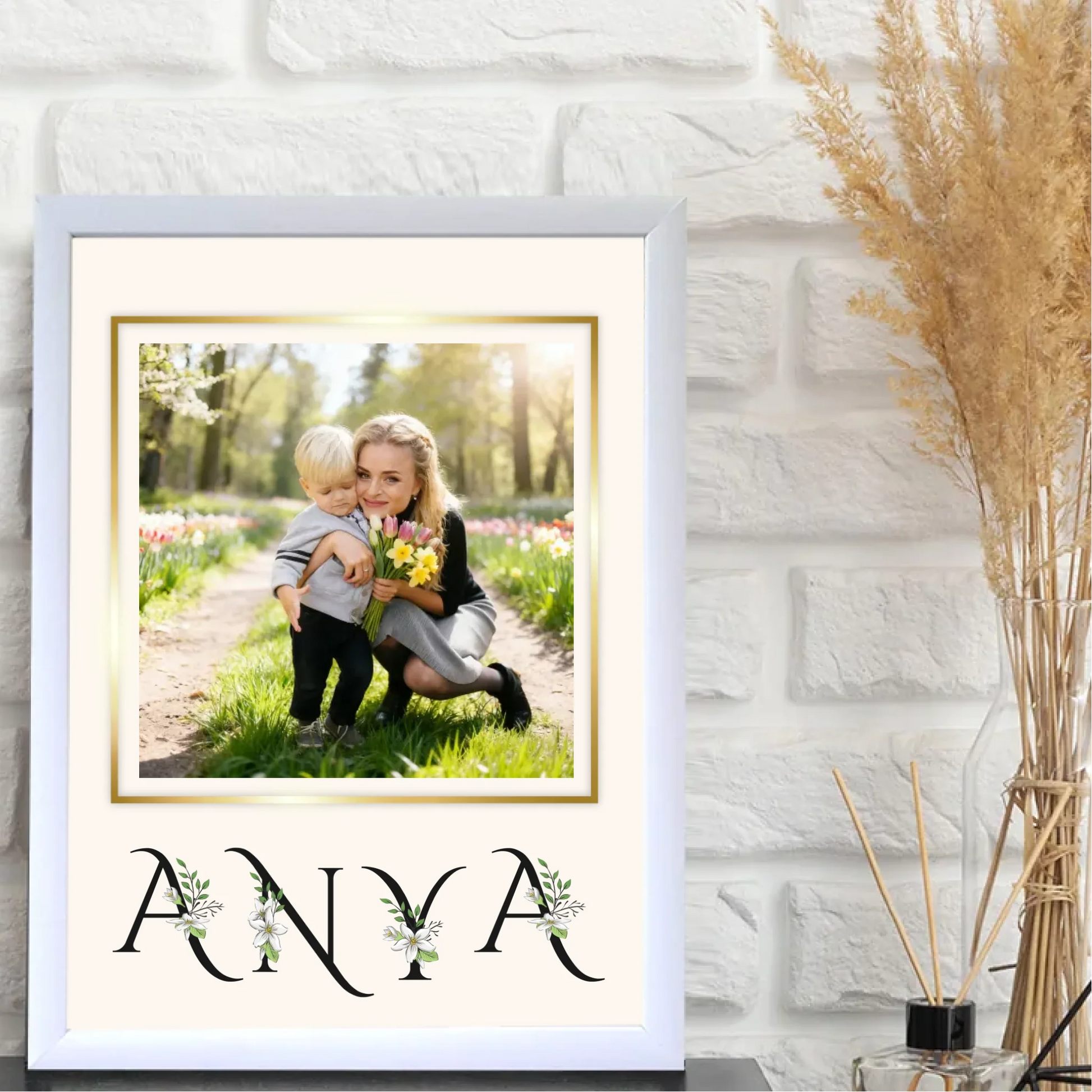 1-egyedi-ajandekok-frame-mockup-feher
