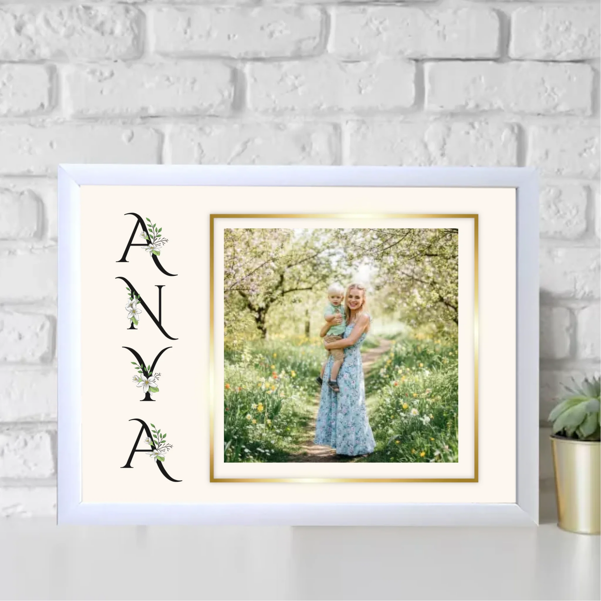 feher-egyedi-ajandekok-frame-mockup-1