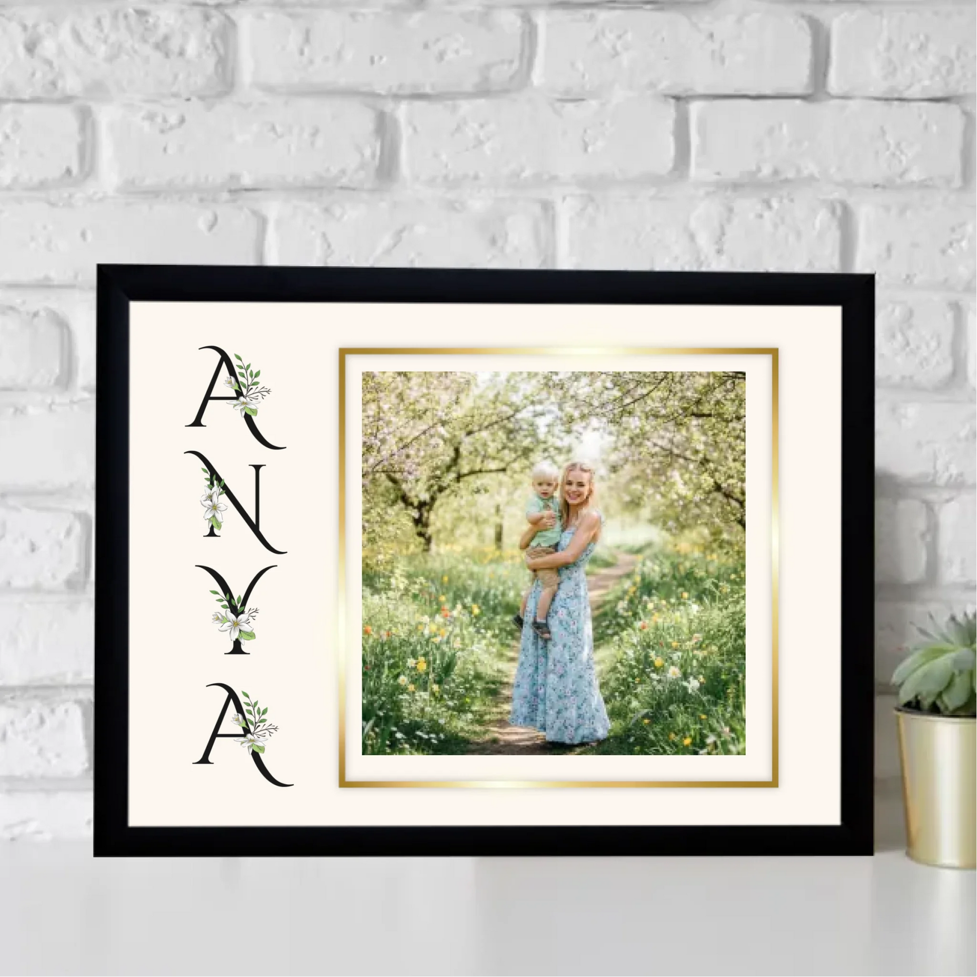 fekete-egyedi-ajandekok-frame-mockup-1
