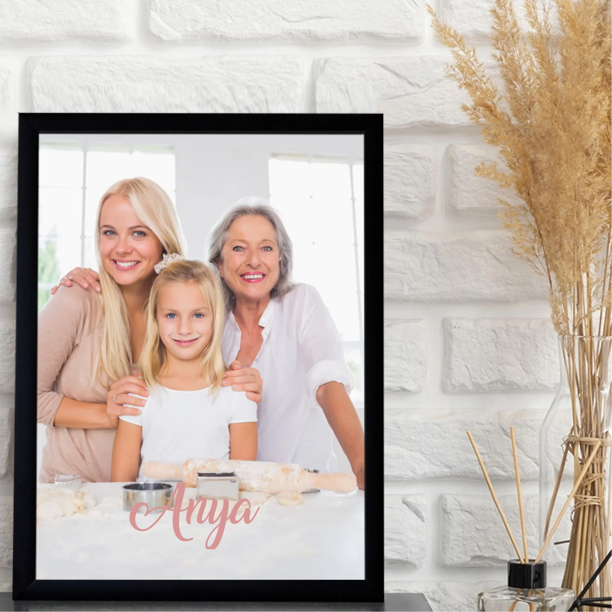 1-egyedi-ajandekok-frame-mockup-fekete