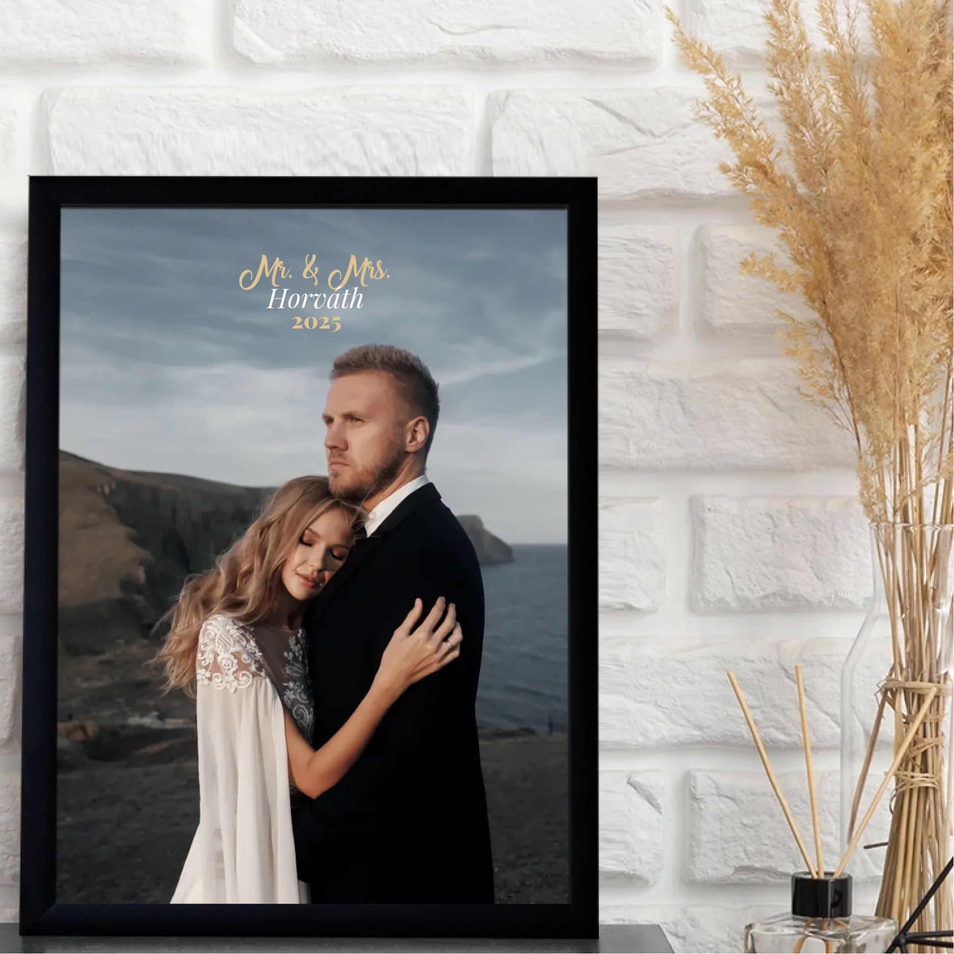 1-egyedi-ajandekok-frame-mockup-fekete